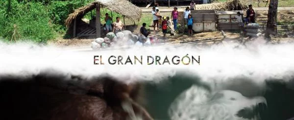 Zoom sur les populations du Pérou au cours de la projection du film : El Gran Dragón